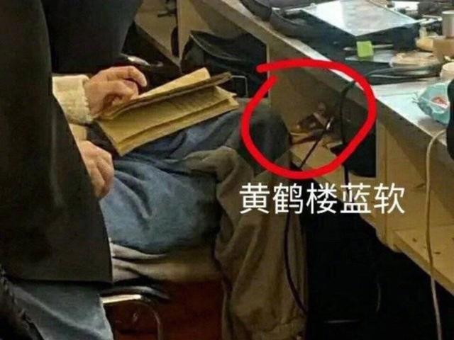 南风轻轻说 王俊凯化妆间抽屉里发现了烟盒,如果不仔细看,真的差点就信了