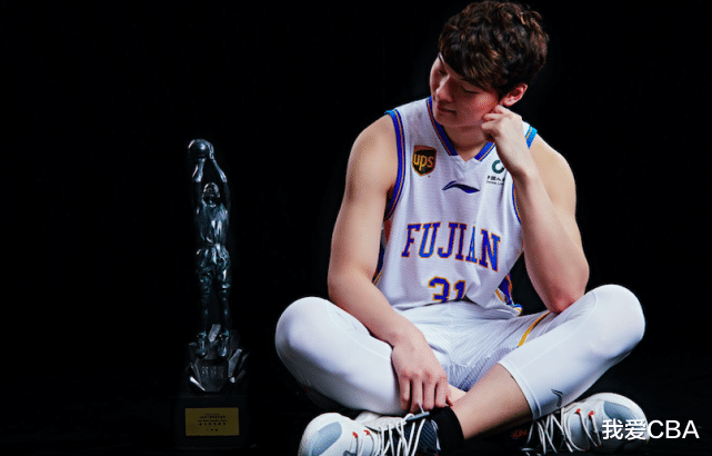 王哲林|2亿报价王哲林！CBA伪强队狮子大开口，远超易建联周琦