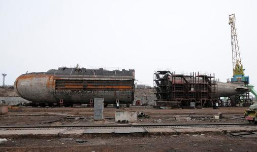 核潜艇▲报废核潜艇如何处理？美国埋地下，英国拆不起，中国做法最智慧