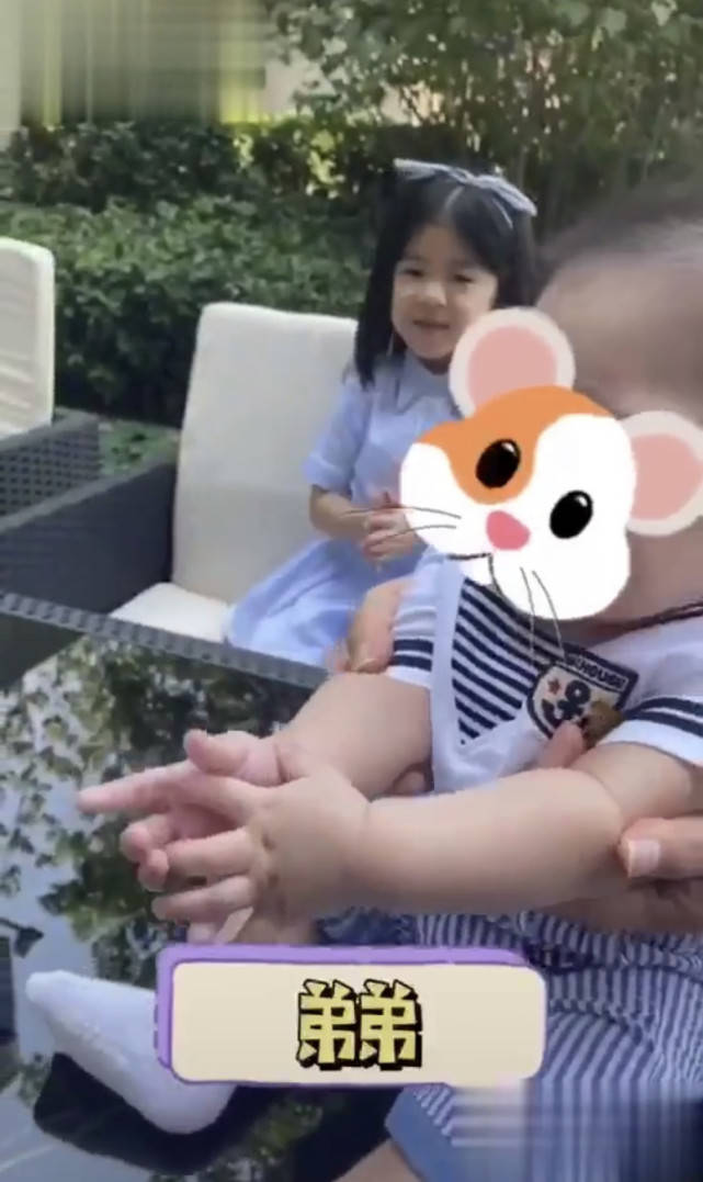 汪峰▲汪峰晒家庭乐曝光头顶发量稀少，半岁儿子首露正面鼻子高挺肉嘟嘟