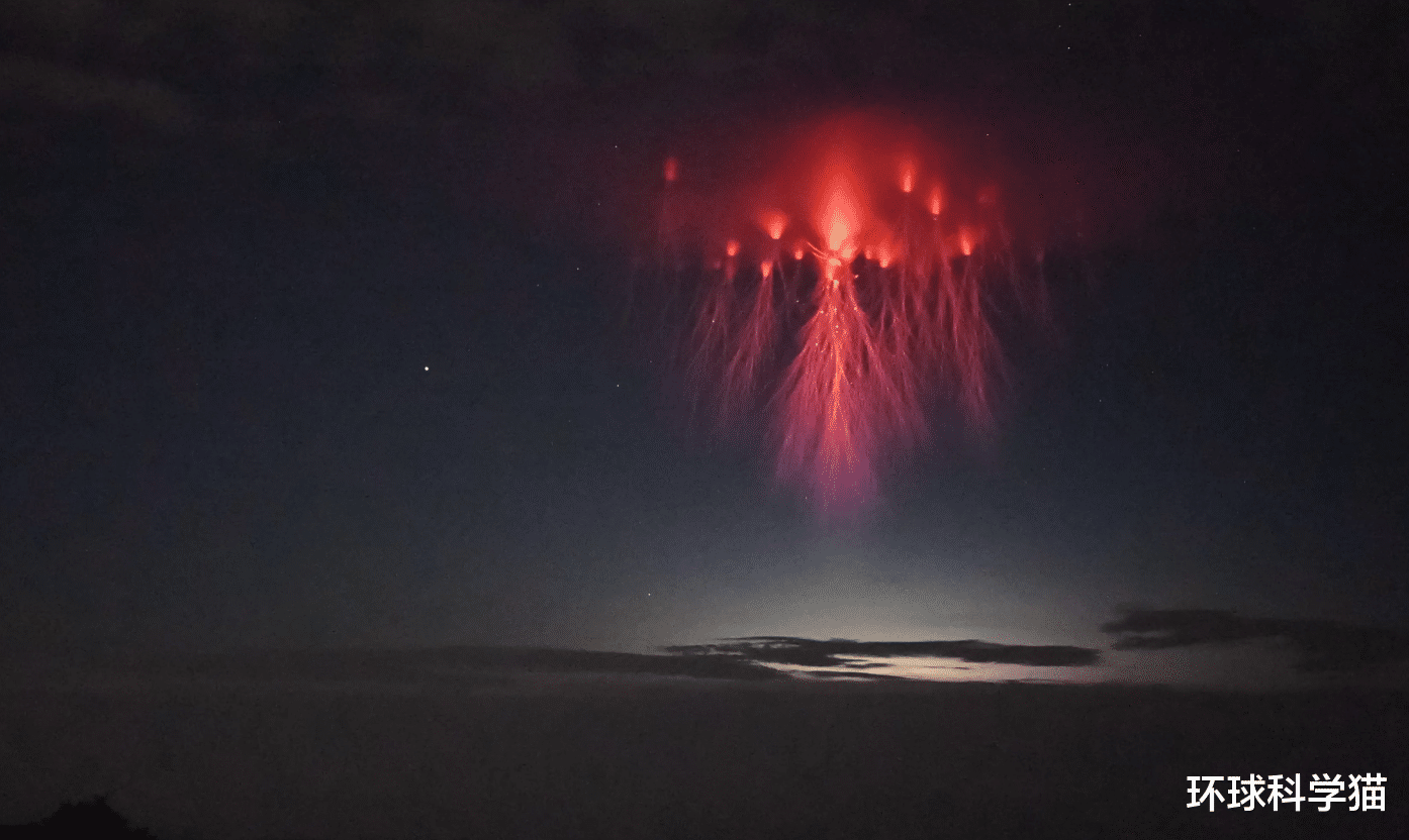 红色精灵|又来了！2020年已捕获约70个，地球上空红色精灵频现，类似水母
