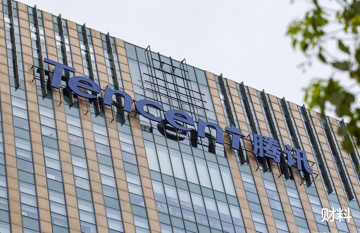 钉钉|又一社交巨头崛起!绕开微信斩获3亿用户,独占市场半壁江山