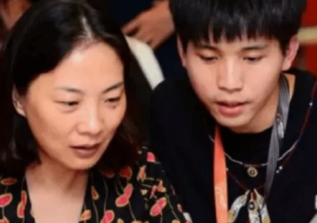 阿里巴巴|?那个去阿里巴巴应聘前台，工作20年不辞职的前台小妹，现状如何