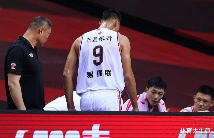 易建联|首钢有戏？杜锋确认：易建联大腿肌肉拉伤 缺席京粤大战首战