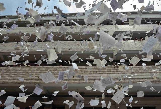 铜陵|学校倒闭，校长跑路，老师离开，学生没人管，校园一片狼藉