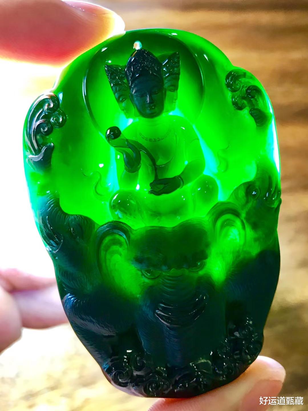 翡翠|翡翠里的特色品种,绿的发黑的墨翠