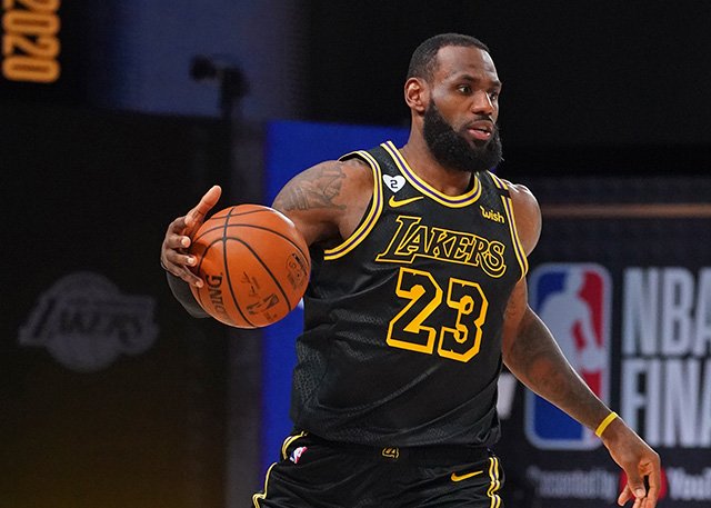 勒布朗·詹姆斯|季后赛49轮系列赛，詹姆斯只输了10次，但有6次在总决赛