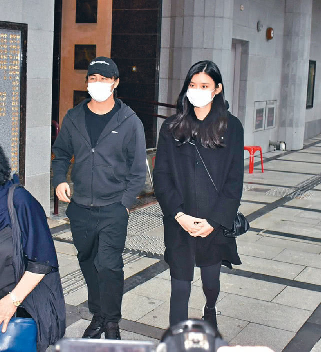 「赌王」赌王何鸿燊遗照曝光，追悼会现场员工和市民排队悼念