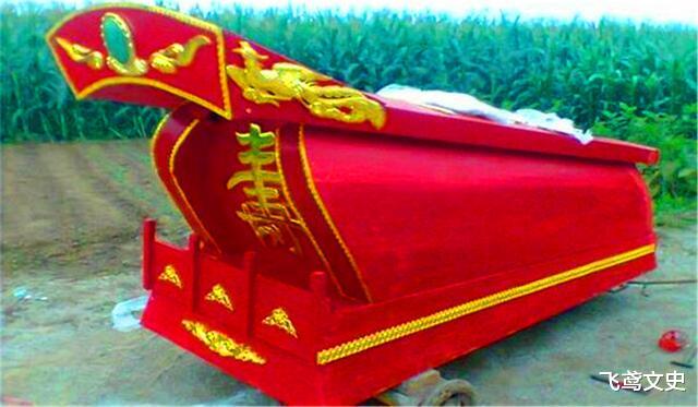 火葬场|火葬场贴一副对联，上联：\早来晚来早晚都来\，下联让人很不舒服