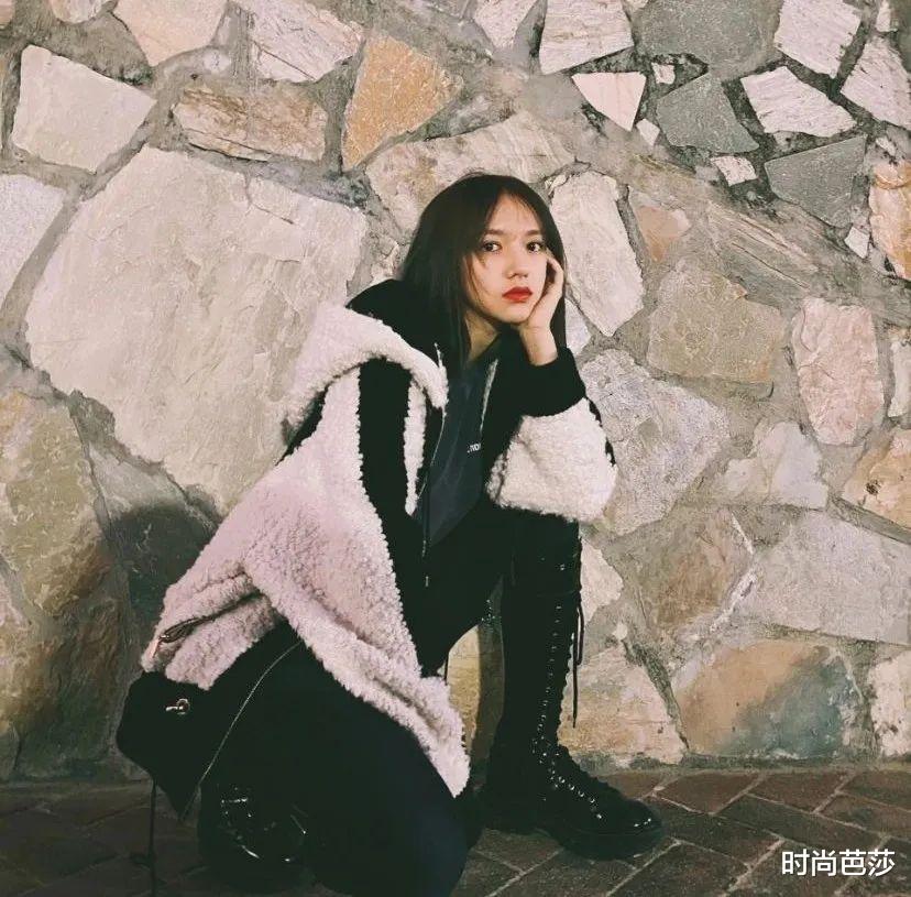 「发际线」杨超越拔头发看得我胆战心惊！原来发量感人都是假象？