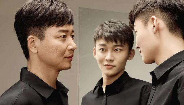 刘奕君和儿子合体拍大片!黑衬衫穿出大佬范气场全开,比儿子还帅