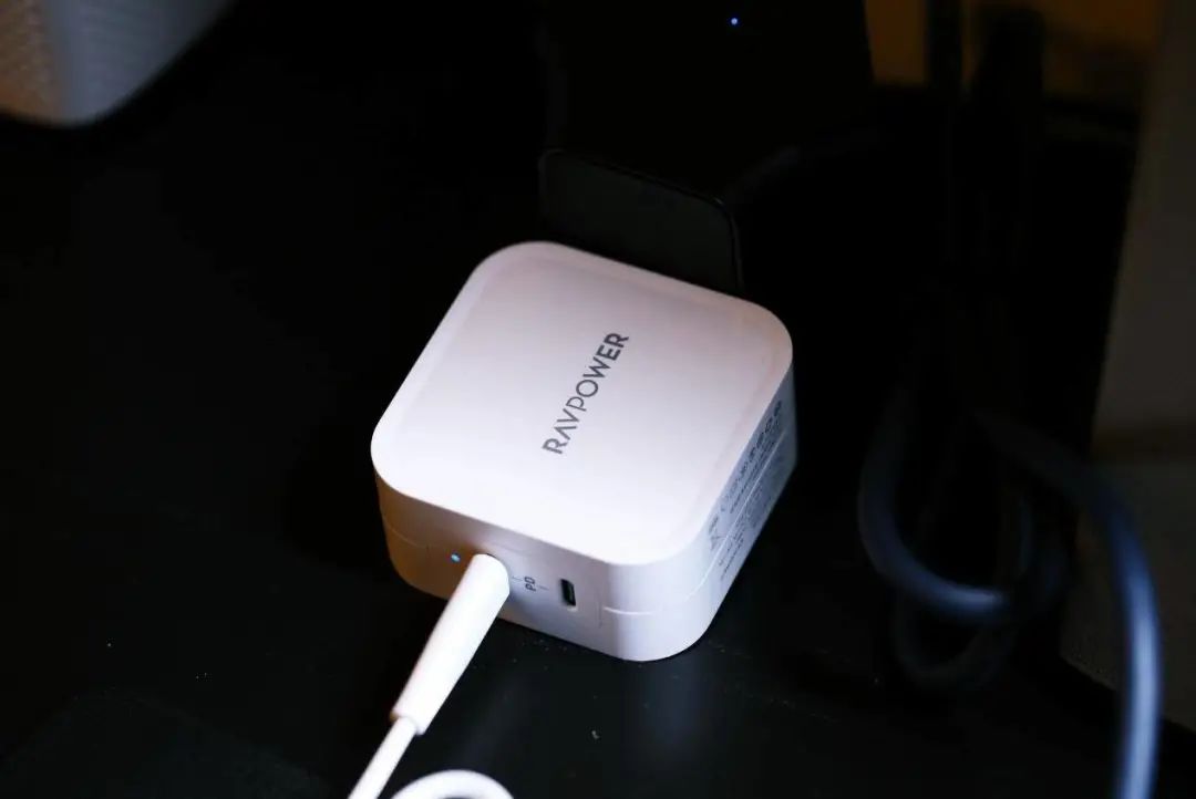 |MacBook Pro扩展显示器及生产力配件布局