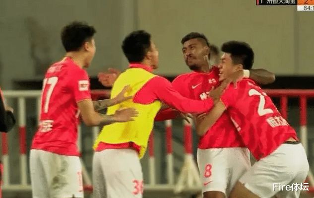 江苏苏宁|1-2！中超2亿劲旅被打回原形，11打10惨遭绝杀，被恒大甩开5分