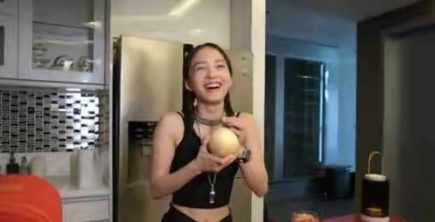 |张韶涵买一座小岛建别墅，门外就是沙滩，装修3千万贫穷限制想象