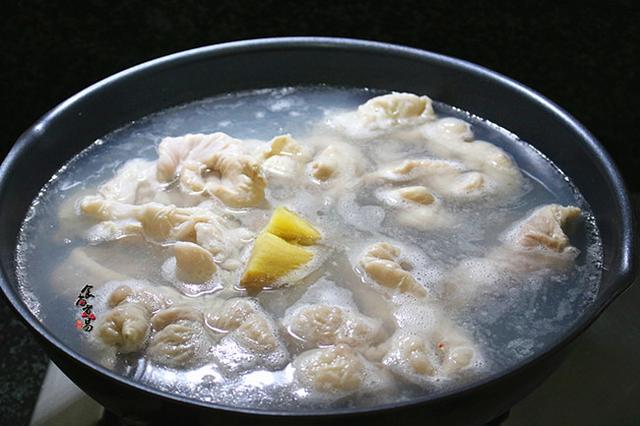 猪大肠|它是“最脏”的食物，厨师从来不让家属吃，很多女性却特别爱吃