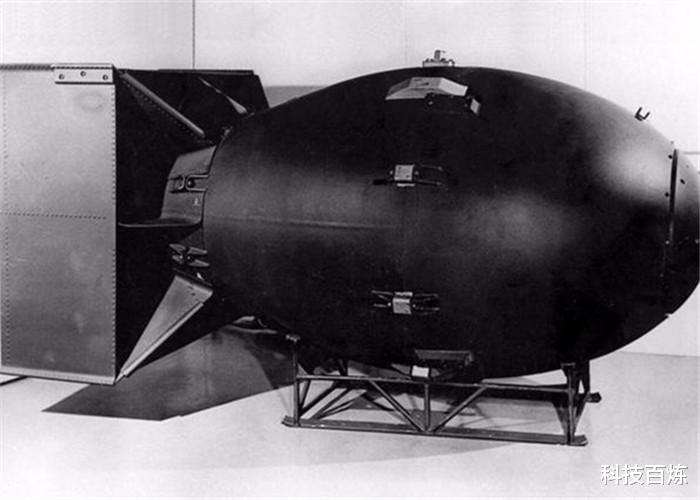 「氢弹」氢弹和原子弹哪个威力更大？没想到现实中相差百倍！