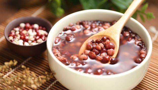 衰老|女人进入衰老，一般有“1多2白3大”，再不保养就老了