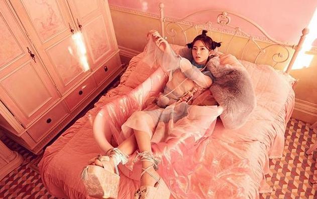 :陈瑶晒出自己的豪宅,餐具餐布都是一次性的,吃完饭都不用收拾了