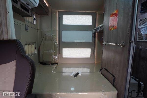 驾驶|驾驶室自带卫生间，可以在车里洗澡，详解解放JH6+生活舱重卡