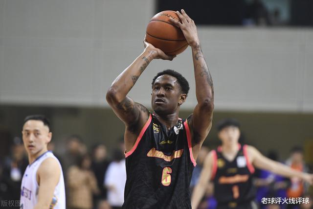 马尚|马尚会决赛复出，他和训练师打球显示已结束隔离，抵达青岛就实锤