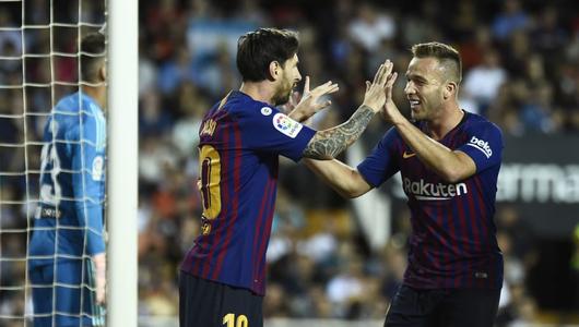 [巴塞罗那]为了钱谁都敢卖？曝巴萨同尤文达成协议，哈维接班人将搭档C罗！