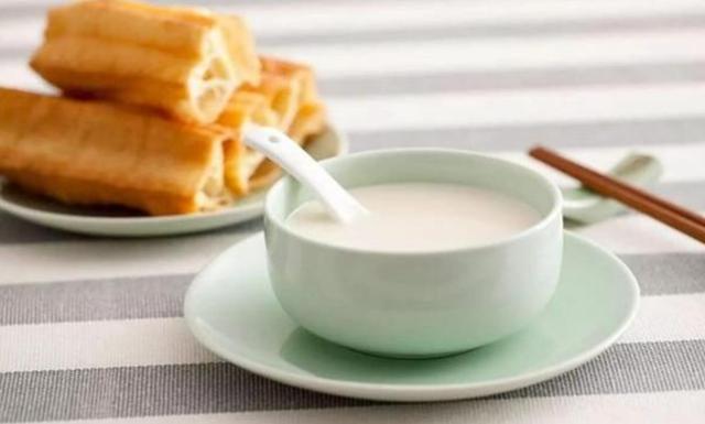 牛排|中国老人“糊弄式”早餐，影响孩子长高，父母却丝毫没察觉