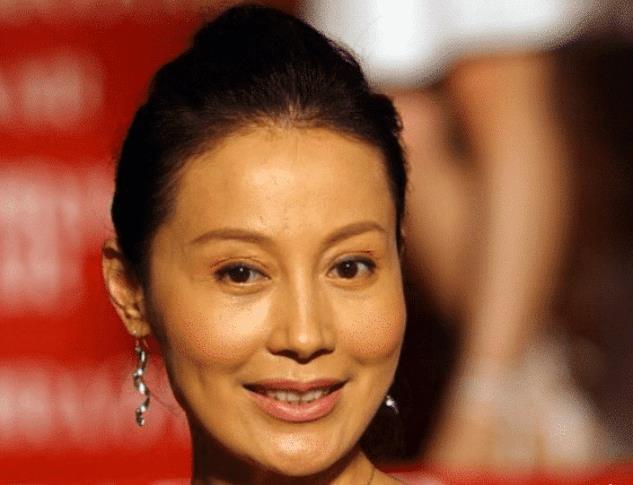 她"抢走"别人老公,却因19年不能生育被抛弃,今65岁仍单身