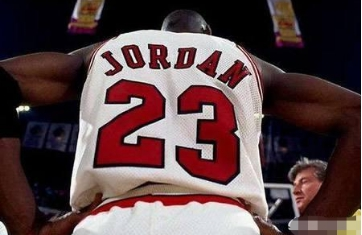 迈克尔·乔丹|为什么很多人都认为初进NBA一场比赛未打的迈克尔乔丹，未来肯定能成为巨星？