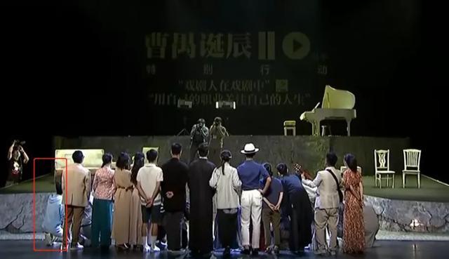 肖战|差别太大！肖战参加活动站在旁边如“喽啰”，昔日爆红争相来合影