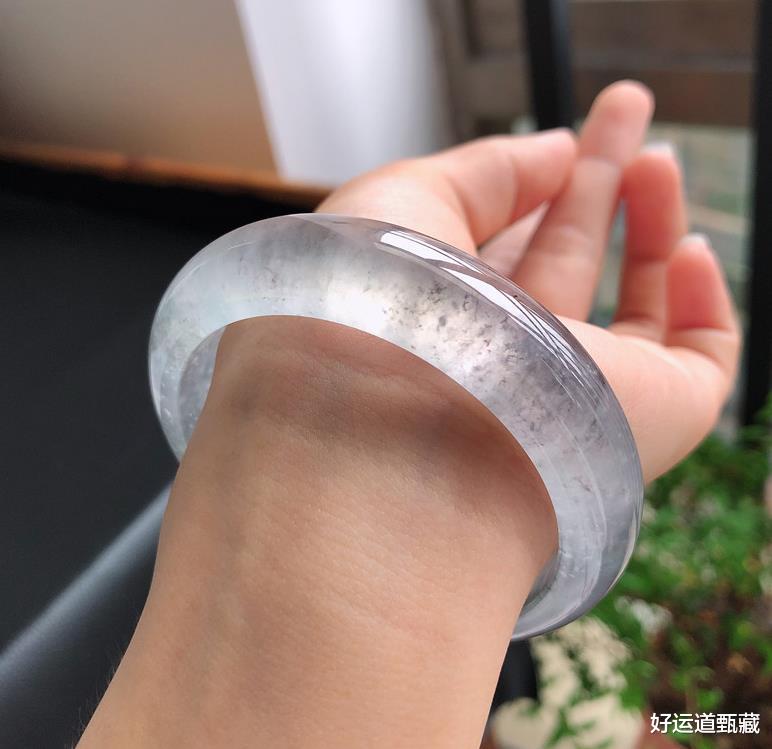 梅花|翡翠里的另类，宛如中国山水泼墨画，乌鸡种翡翠