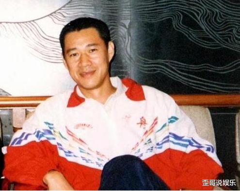 张丰毅|张丰毅与吕丽萍离婚，转身娶小12岁娇妻，今现状如何？