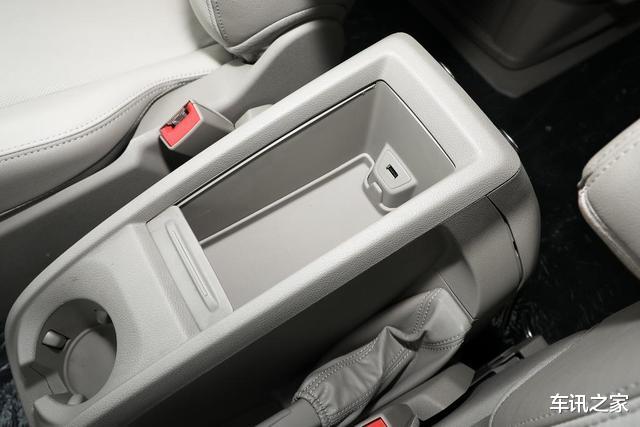 合资车▲价格比别克GL8便宜5.6万，空间大、高速稳，丐版就有2.0T＋双侧滑门