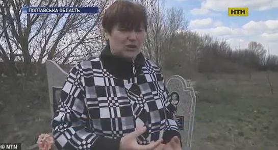 【】女子被两个邻居殴打并活埋到墓地里，之后她竟自己扒开土爬出来