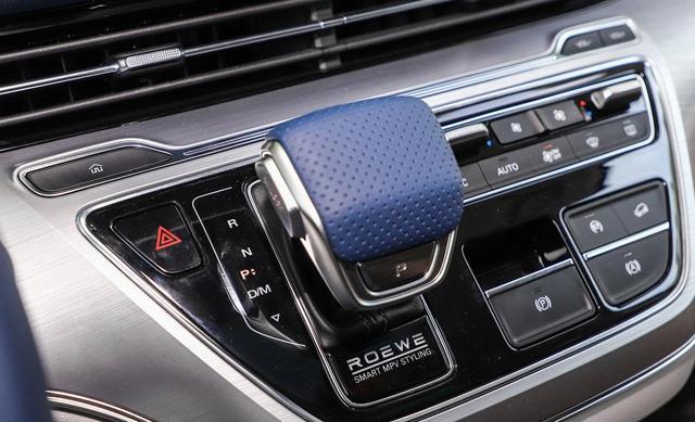 荣威|迟到却是“精品”！20万配车载冰箱+隐私后排，网友：终于等来了