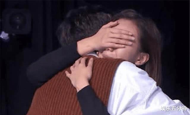 「曾淇」知名女演员现场失控，猛踹男演员脸，何炅全程黑脸！