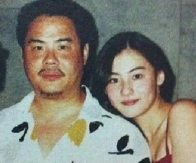 「张柏芝」难怪张柏芝和她爸一点不像，原来是隔代遗传爷爷的颜值