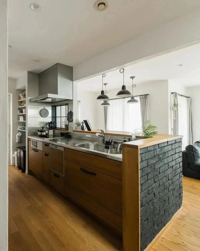 厨余垃圾|参观日本普通家庭的厨房，一进门我就愣了，水槽也太高级了