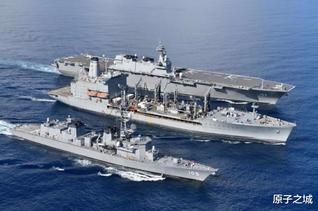 战舰▲美英战舰遇到硬茬，055号巡洋舰强势拦路警告：敢越线就开火