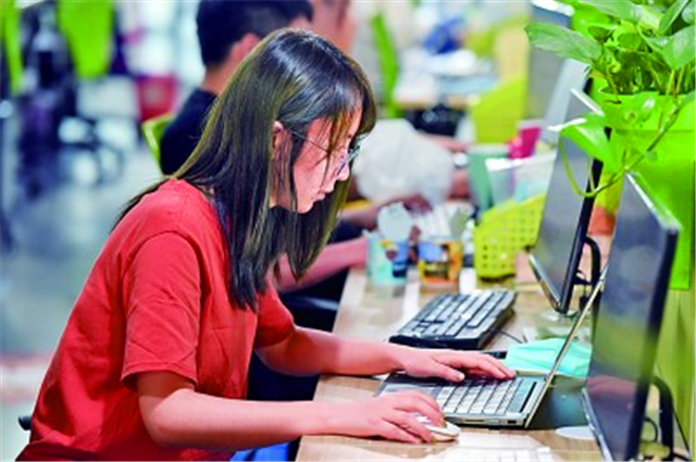 大学|大学难就业的4个专业，就算考博都很难就业，网友：你还想考研