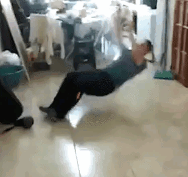 |你怎么就摔倒了呢？这东西断了该怎么办啊！