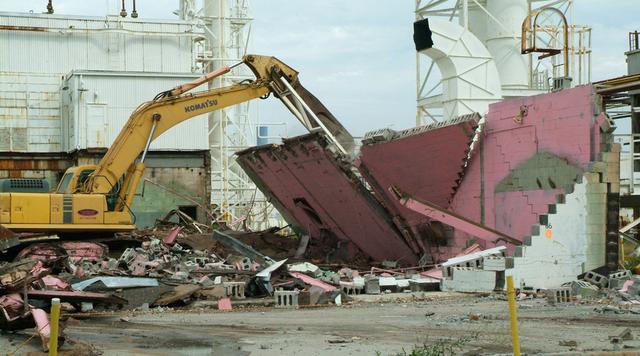 时间要闻|二审结果来了！男子房子被拆，开车冲向人群，向律师痛诉“真相”