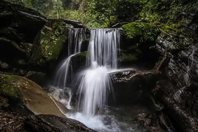 『甘肃』国内“最适合养老小城”，也是夏日避暑首选，还藏着座天空之城！