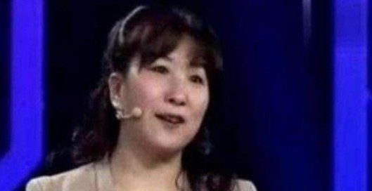 翡翠：大妈带“玉石花”鉴宝，称花20万买的，专家看后：您站稳我再报价