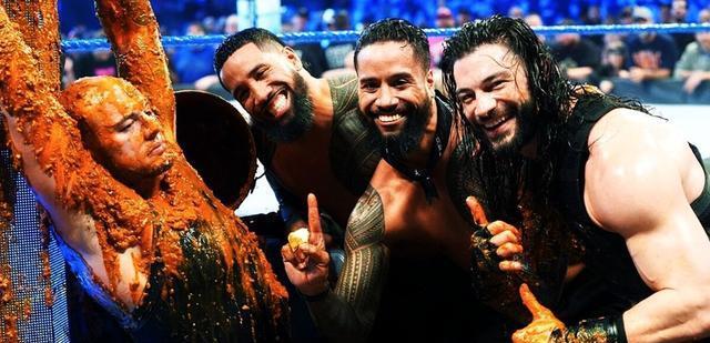 [wwe]AEW乔·莫斯利乱入WWE节目引高层不满，罗曼居家不忘力挺兄弟！