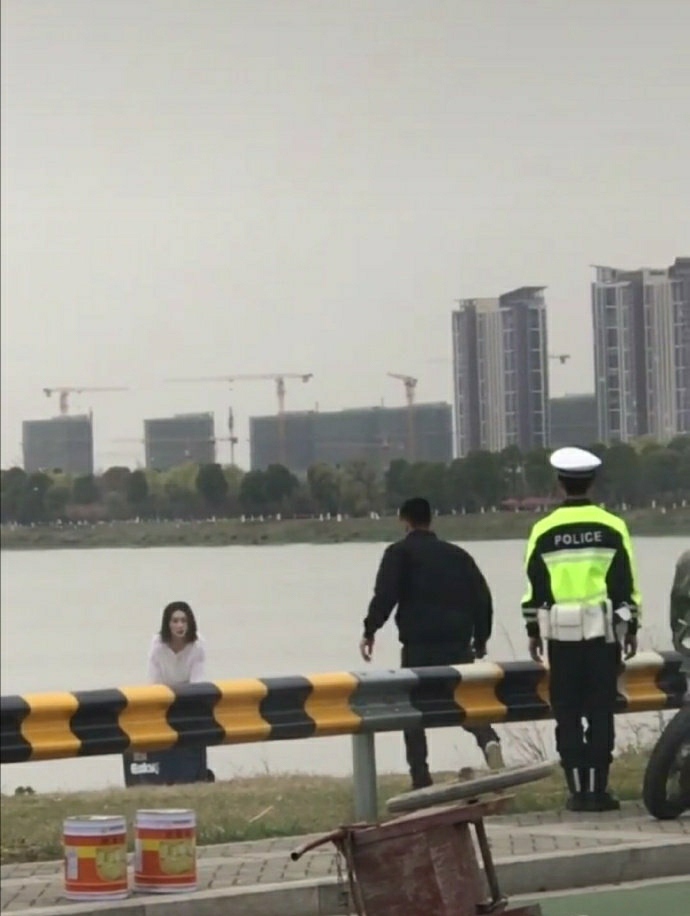 李沁@李沁黄景瑜最新剧透照曝光，黄景瑜实力展现绅士好男人形象