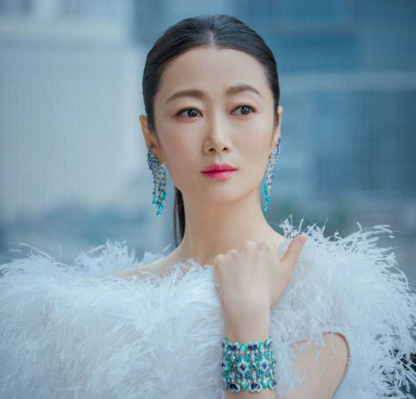 |她为让自己不变老,坚持不生孩子、不吃晚饭,如今却老到无人敢认!