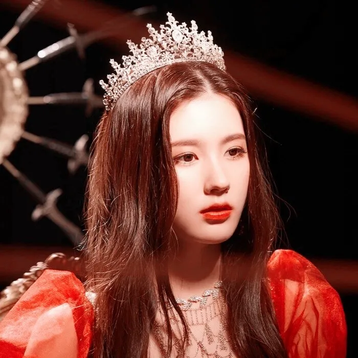 眼妆|Lisa前队友曾被YG拒绝出道？她用2年时间换了张脸，高级了“1000倍”！