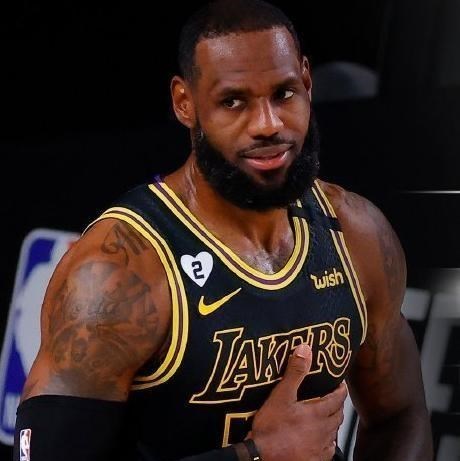 勒布朗·詹姆斯|大比分1-1！红队功亏一篑，狂追23分仍输球，被35岁詹姆斯打爆了