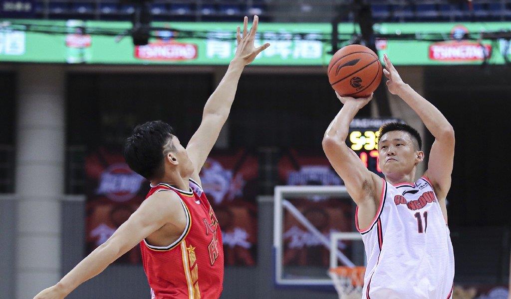 杜锋|杜锋批评完胡铭轩后指正周鹏的单打太多,语气立刻变得舒缓了许多