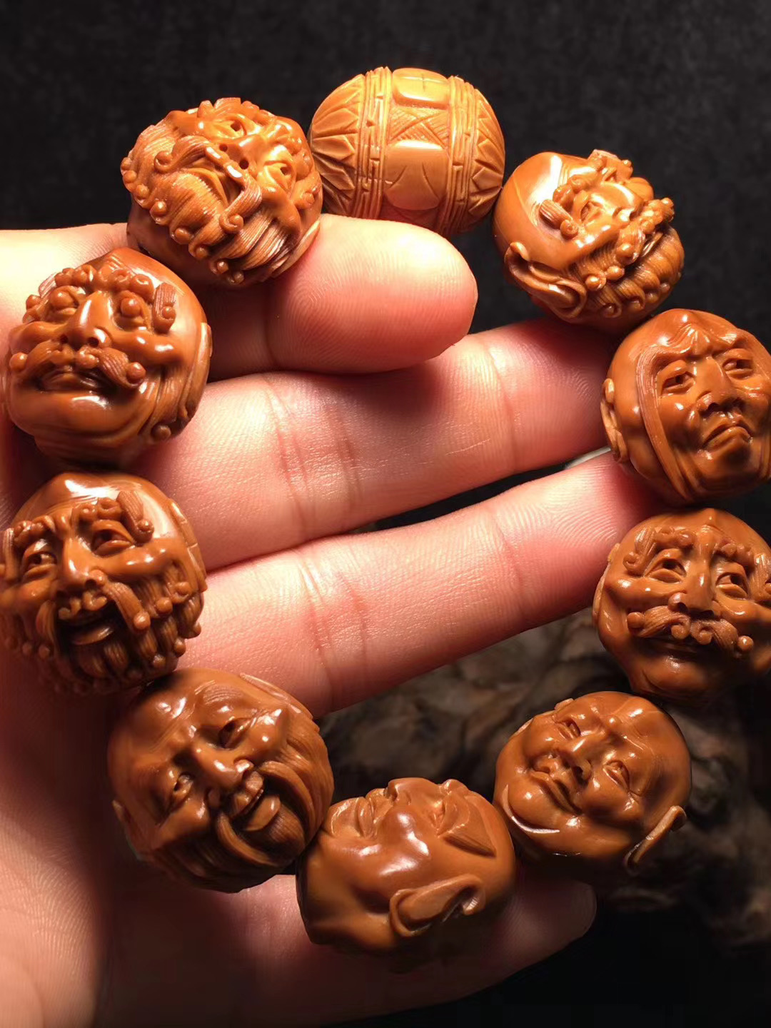 橄榄核@百匠诀核雕-铁核和油核怎么选？